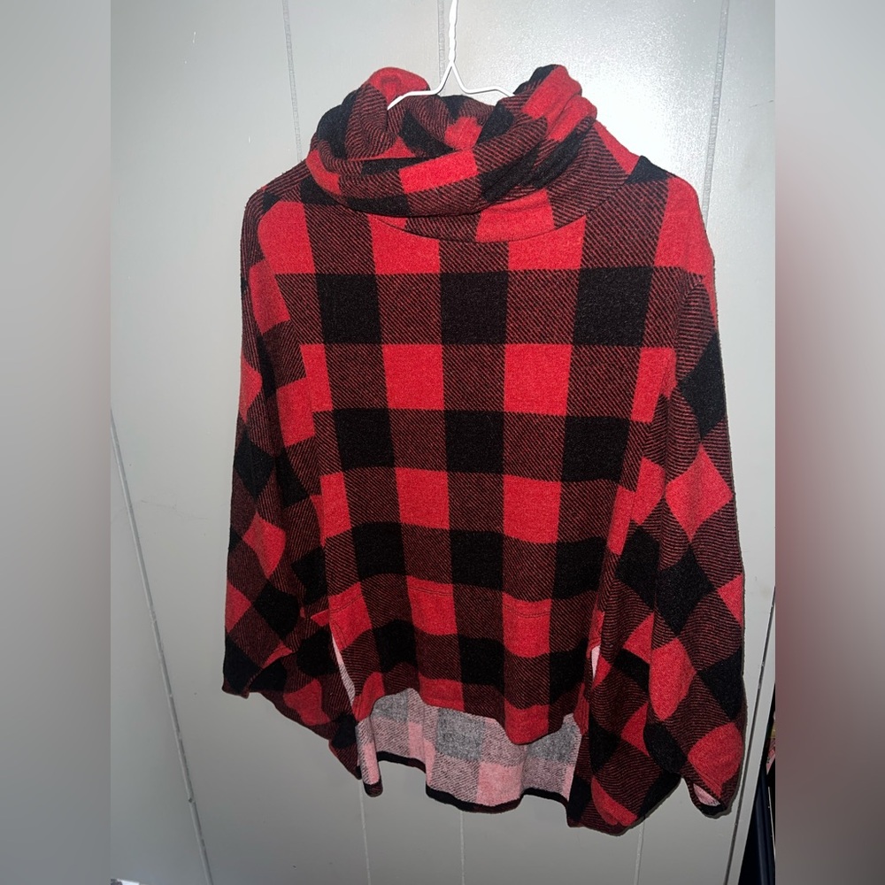 Perfect for fall time poncho style shirt. Has pockets!!
